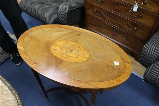 An Edwardian inlaid oval mahogany side table W.78cm